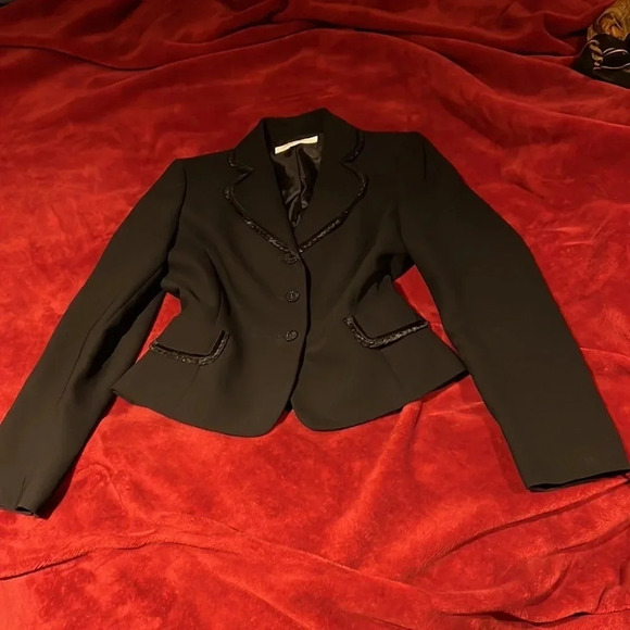 Tahari Satin bow trim triple breasted Crepe blazer Sz 6 petite - Picture 16 of 16